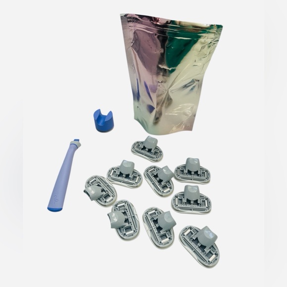 🦩 9 unopened flamingo razor refills, handle, and shower suction attachment - Picture 1 of 3